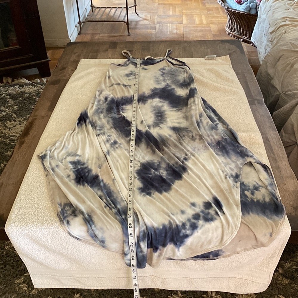 Final Touch gorgeous tie dye stretchy dress from luxury boutique in Laguna - Picture 12 of 14